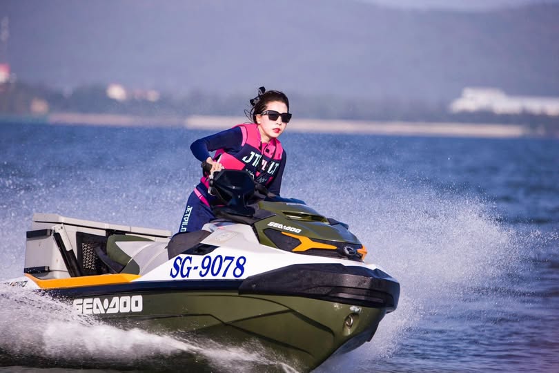 jul-998,jul-998 Trong một chuyến đi đến suối nước nóng để ăn mừng việc nghỉ hưu, ông chủ của tôi liên tục xuất tinh bên trong tôi. Marina Shiraishi